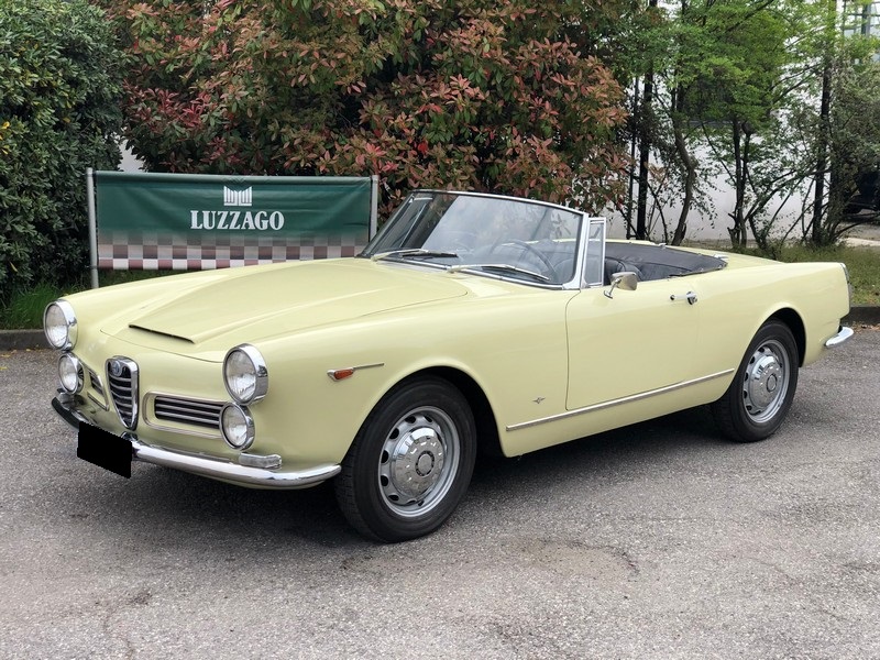Alfa Romeo - 2600 Spider Carr.Touring (1 of 2152)