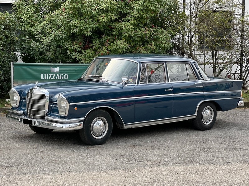 Mercedes-Benz 300 SE Automatic "Fintail" (1 of 3776) - 1962