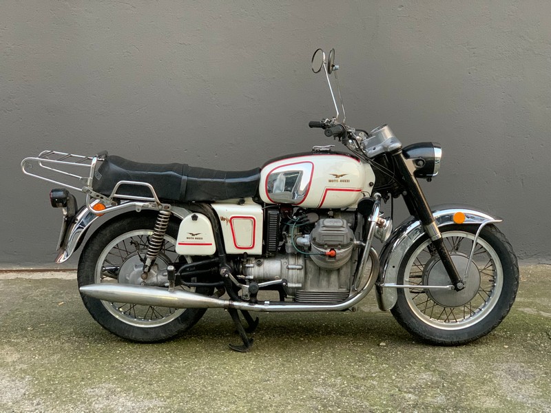 Moto guzzi V7 700 - 1968